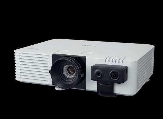 500 inç görüntü sunan projektör